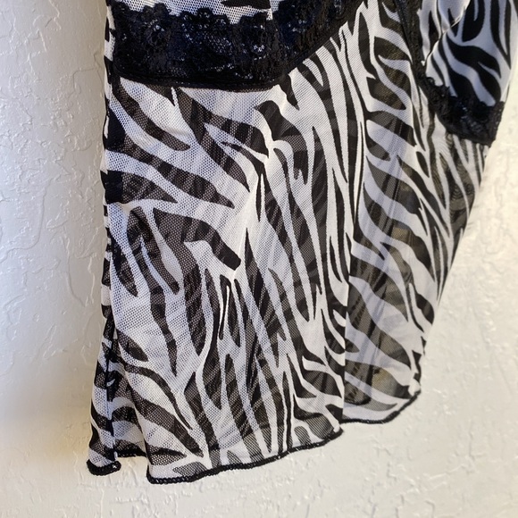 Vibe Y2K Zebra Print Lace Trim Top - Picture 3 of 4